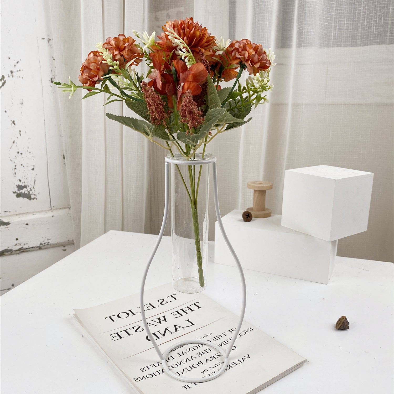 White Retro Flowers Vases